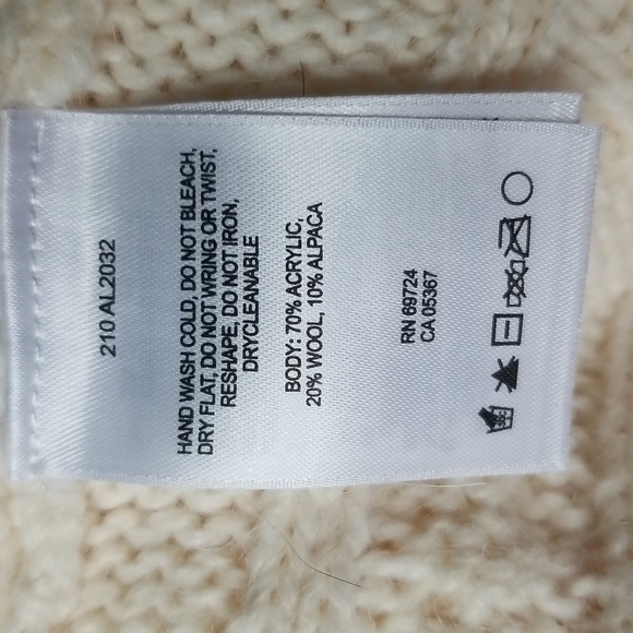 Turtleneck sweater w/ thumb holes - Picture 6 of 6